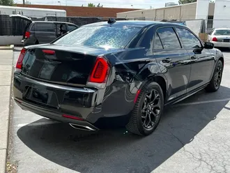 2022 Chrysler 300 Touring L photo 7