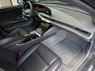 2023 Lucid Air Pure photo 4