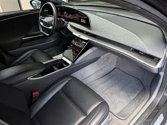 2023 Lucid Air Pure photo 4