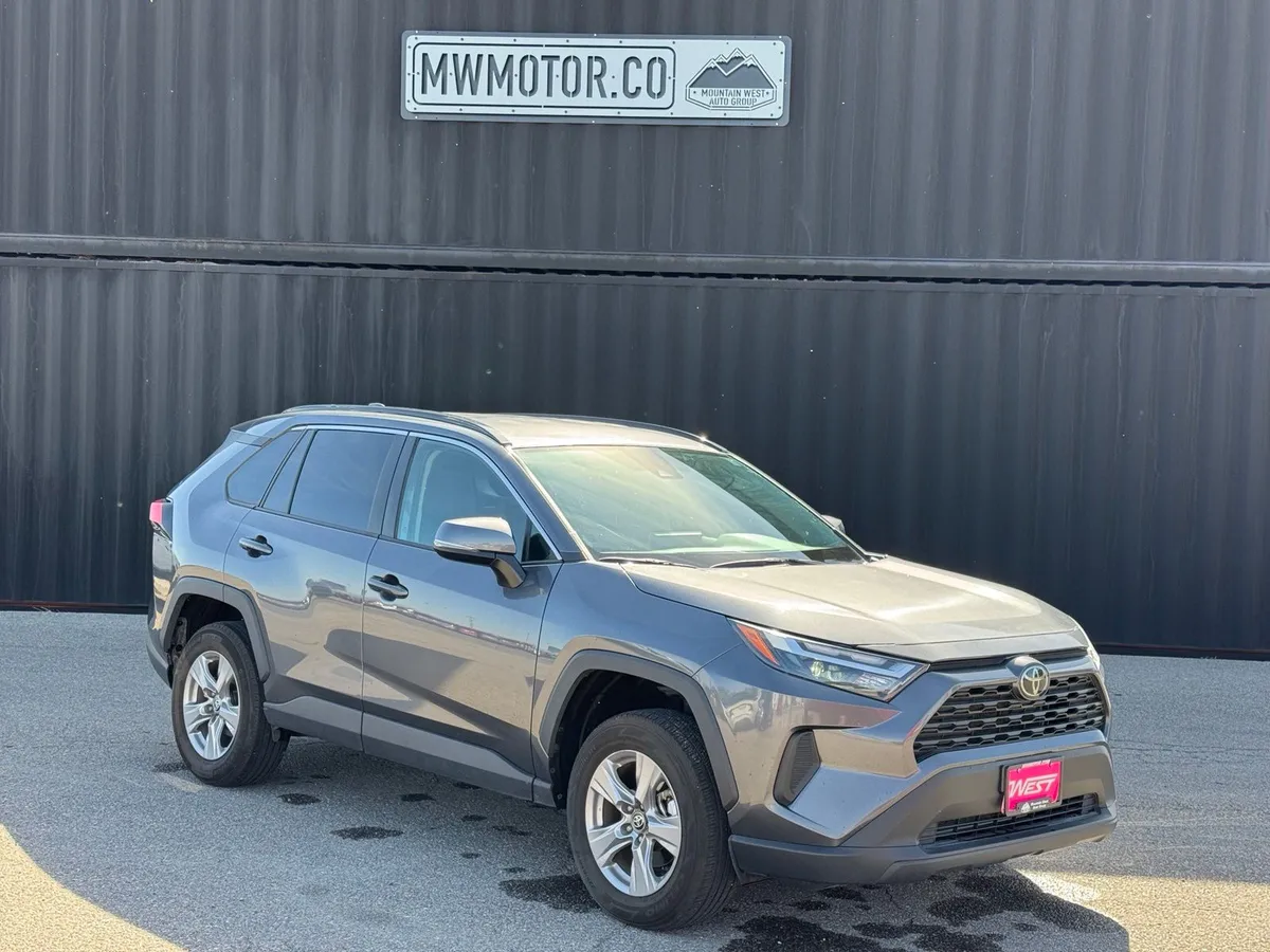 2025 Toyota RAV4 XLE