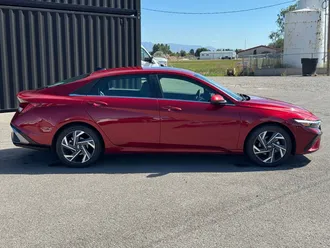 2025 Hyundai Elantra photo 3