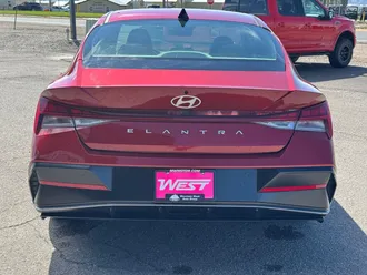 2025 Hyundai Elantra photo 4