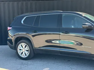 2024 GMC Acadia photo 5