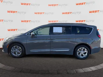 2022 Chrysler Pacifica photo 2