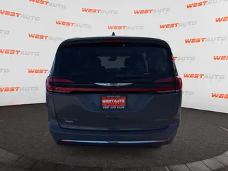 2022 Chrysler Pacifica photo 4