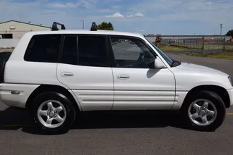 2000 Toyota RAV4 photo 7