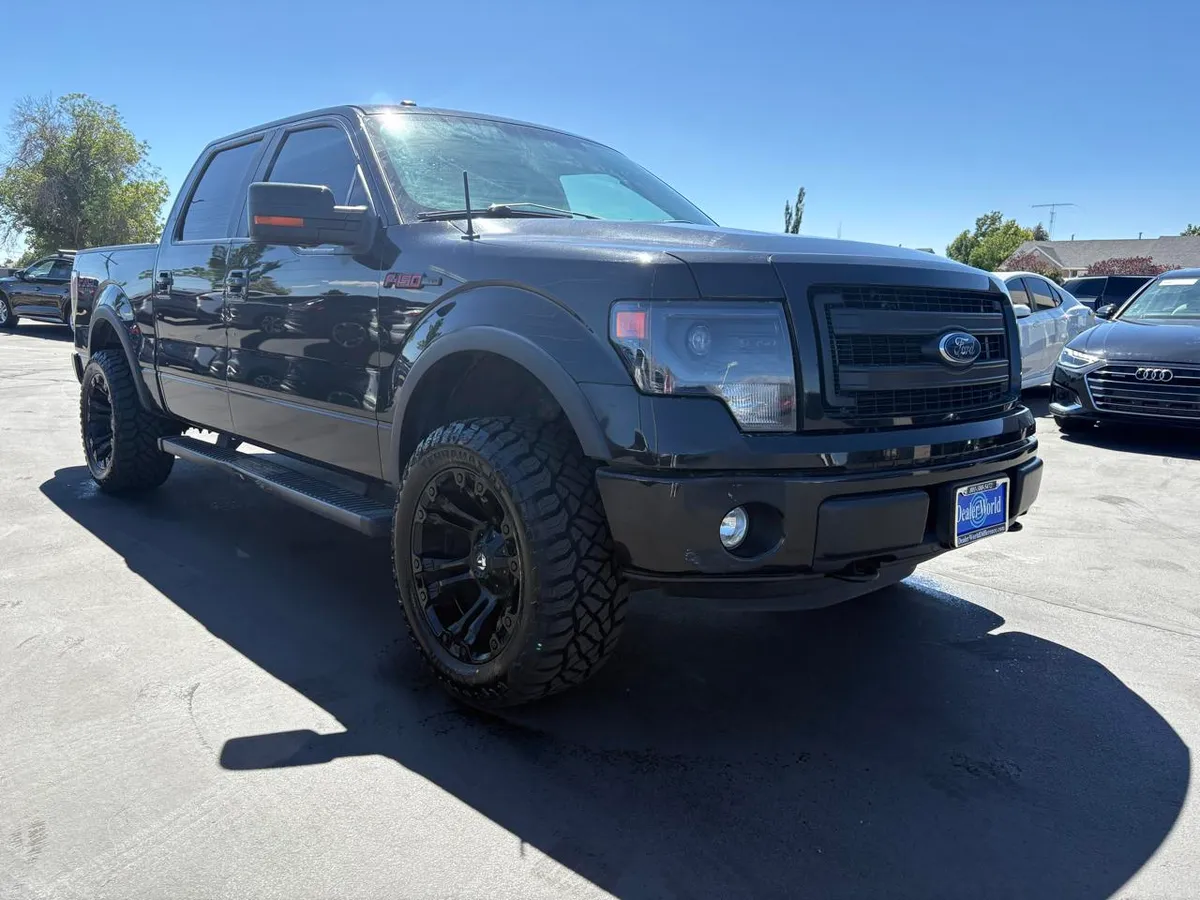 2014 Ford F-150 4WD SuperCrew 145" Platinum