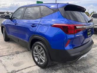 2023 Kia Seltos photo 3