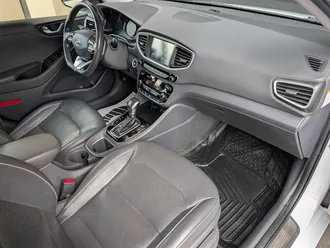 2018 Hyundai IONIQ Plug-in Hybrid Limited photo 4