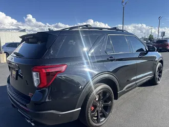 2020 Ford Explorer photo 2