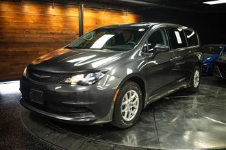 2023 CHRYSLER VOYAGER photo 2