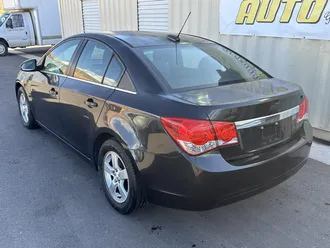 2015 Chevrolet Cruze photo 2