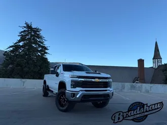 2024 Chevrolet Silverado 2500HD photo 2