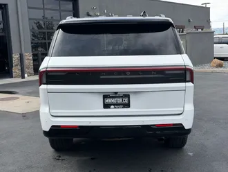 2025 Lincoln Navigator photo 4