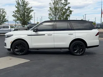 2025 Lincoln Navigator photo 5