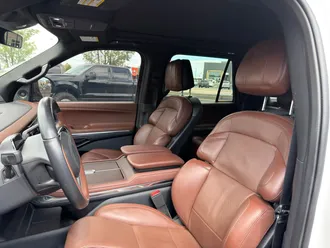2025 Lincoln Navigator photo 7