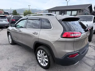 2016 Jeep Cherokee photo 3