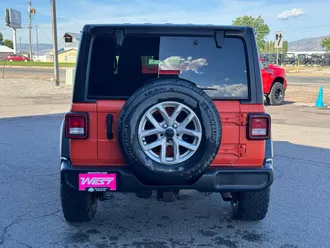 2023 Jeep Wrangler photo 4