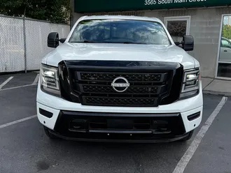 2023 Nissan Titan SV photo 2