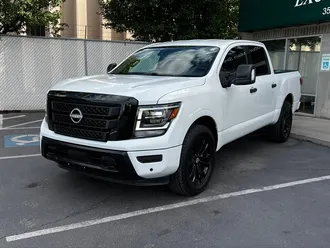 2023 Nissan Titan SV photo 3