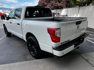 2023 Nissan Titan SV photo 5