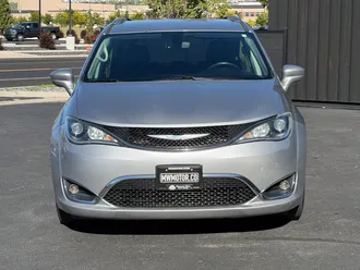 2020 Chrysler Pacifica photo 2