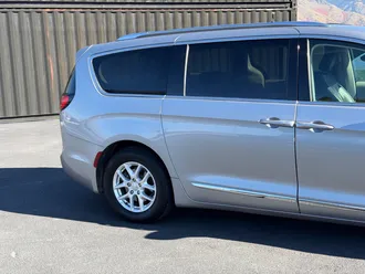 2020 Chrysler Pacifica photo 4