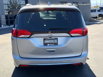2020 Chrysler Pacifica photo 6