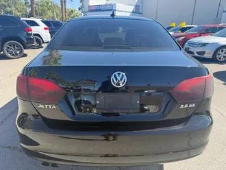 2011 Volkswagen Jetta photo 3