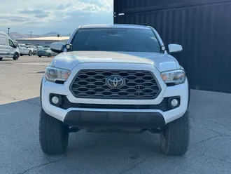 2021 Toyota Tacoma photo 2