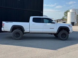 2021 Toyota Tacoma photo 3