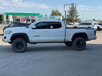 2021 Toyota Tacoma photo 5