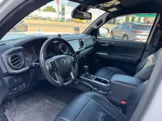 2021 Toyota Tacoma photo 6
