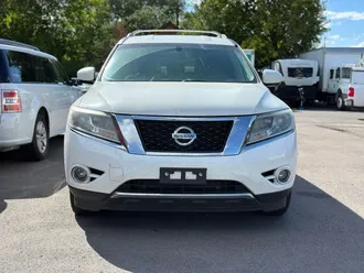 2016 Nissan Pathfinder photo 2