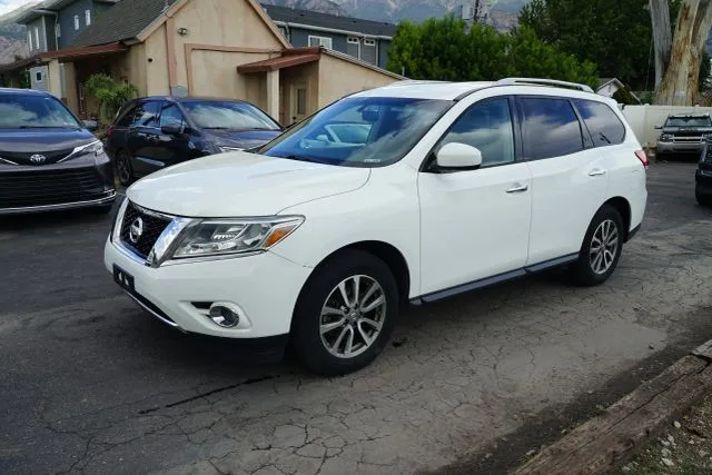 2016 Nissan Pathfinder SV Sport Utility 4D