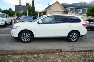 2016 Nissan Pathfinder photo 3