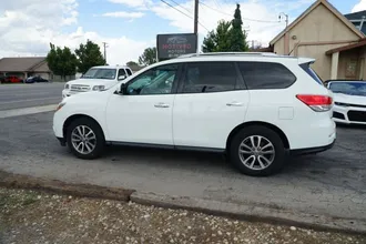 2016 Nissan Pathfinder photo 4