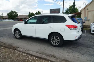 2016 Nissan Pathfinder photo 5