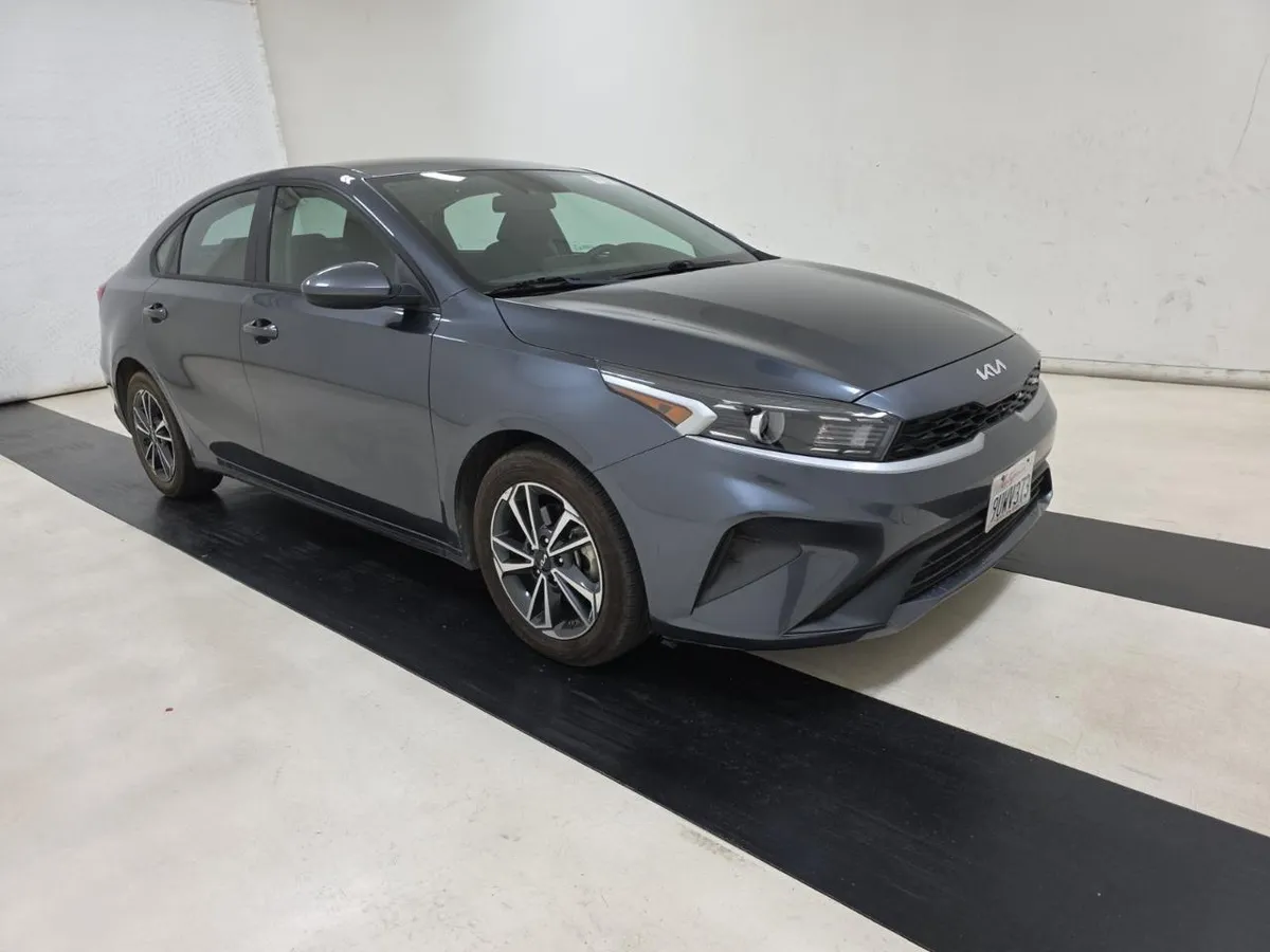 2023 Kia Forte LXS IVT