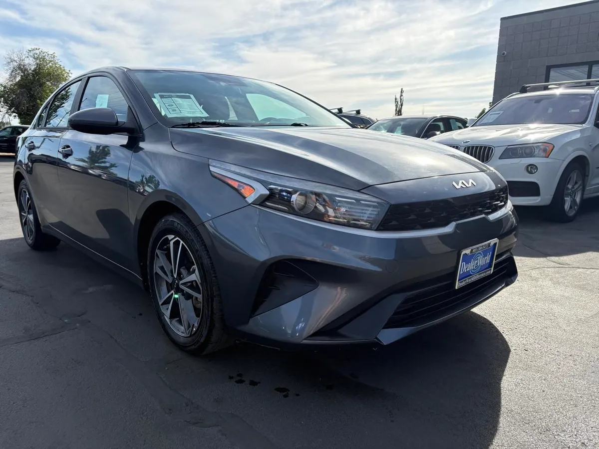 2023 Kia Forte LXS IVT