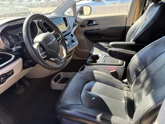 2022 Chrysler Pacifica photo 3