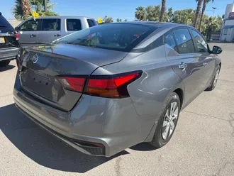 2021 Nissan Altima photo 2