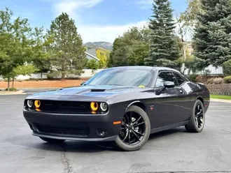 2016 Dodge Challenger photo 2
