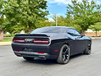 2016 Dodge Challenger photo 4