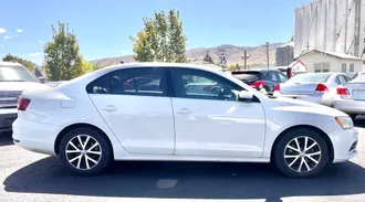 2017 Volkswagen Jetta photo 5