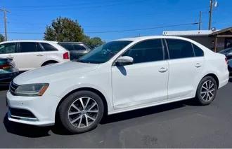 2017 Volkswagen Jetta photo 3