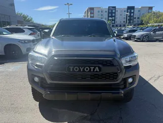2019 Toyota Tacoma 4WD photo 3