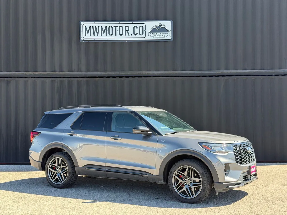 2025 Ford Explorer ST-Line