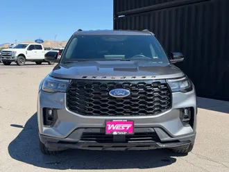 2025 Ford Explorer photo 2