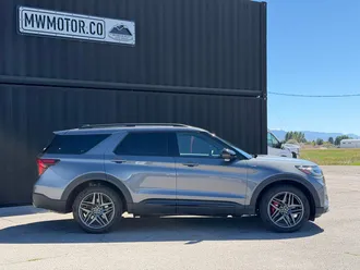 2025 Ford Explorer photo 3